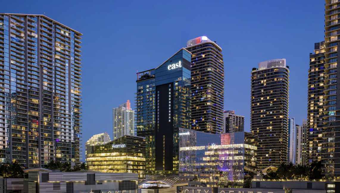 EAST MiamiをBlackstoneが取得｜ブリッケル成長を象徴する最新投資ニュース