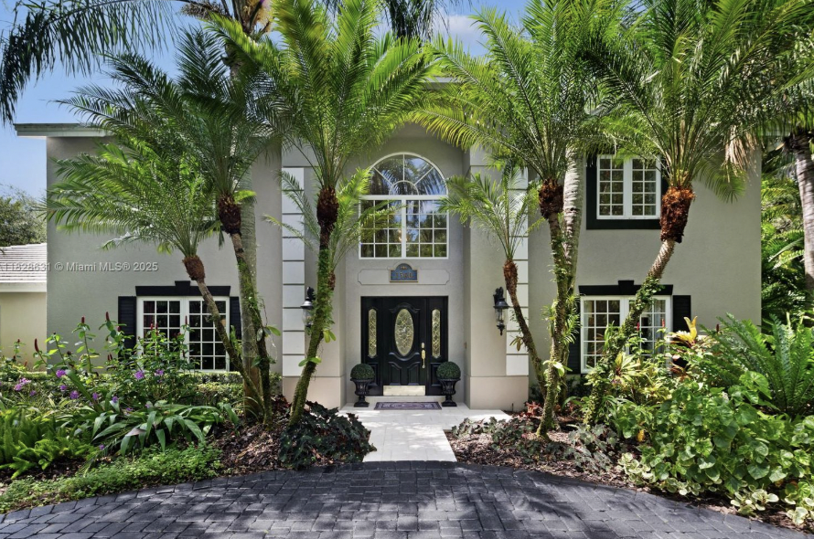 Palmetto Bay高級住宅｜6ベッド・プール付きハンプトンスタイル邸宅!