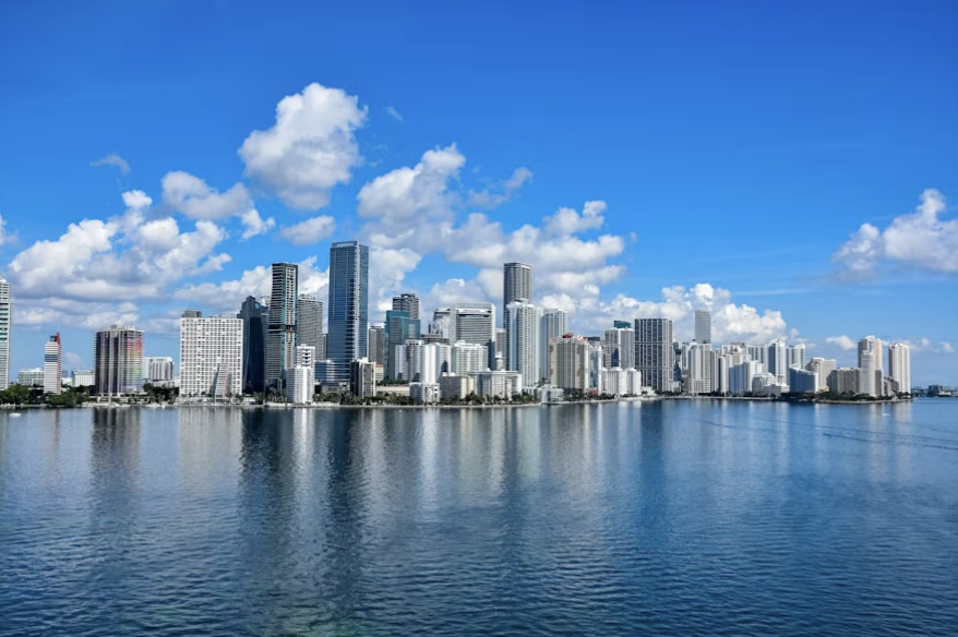 【2025年最新レポート】マイアミ住宅市場が堅調な理由｜住宅価格＋77％の背景にある「5つの実体経済要因」
